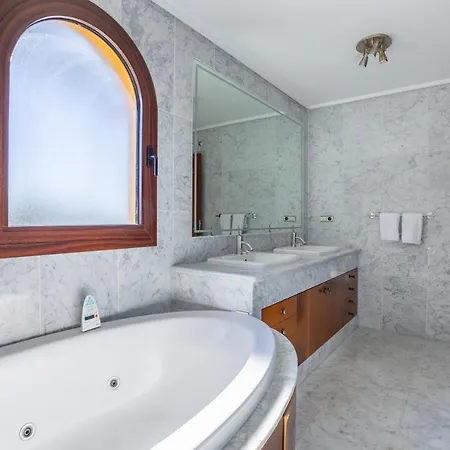 Julia Deluxe Villa *
